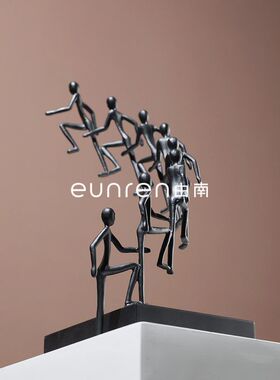 现代简约创意抽象人物雕塑金属摆件售楼处客厅软装饰品桌面摆设