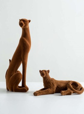 轻奢动物装饰品摆件创意树脂植绒棕色豹子艺术品样板X间高级感软