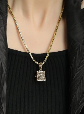 小宝S925银古金色唐草纹小花箱包吊坠约S10g1.6cm