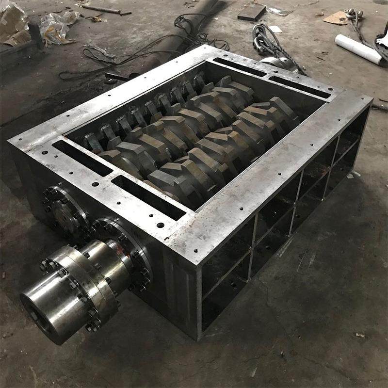 Customized shredder chassis, easy assembly and simple maintenance, double-shaft shredder main body, durable crushing