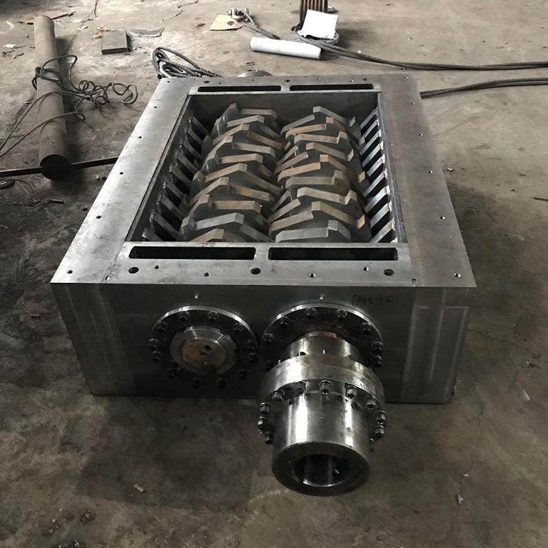 Customized shredder chassis, easy assembly and simple maintenance, double-shaft shredder main body, durable crushing