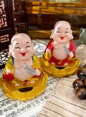 精品太阳能自动点头摇扇汽车摆件弥勒佛点头小和尚车载装饰客厅