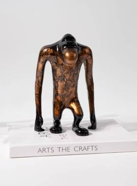 现代意式长臂猩术柜创意猩摆件样板房客厅茶几桌面艺电视k装饰品