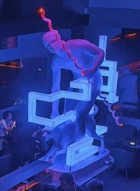 TAO酒吧牵人现代简物约欧式人物件酒店商狗摆场白色人1007大型摆