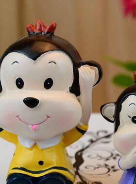 脚吊家居 小猴礼物田园娃娃一家装饰品摆件店铺创意三不树脂