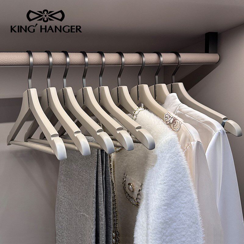 KH高端米灰色实木衣架衣柜衣帽间专用木质衣挂大衣无痕护衣衣撑,淘宝优惠券,粉丝福利购,淘宝优惠卷