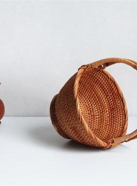 藤编杯型带耳果篮