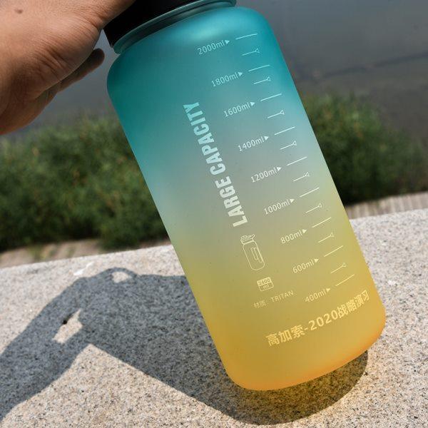 高加索演习2400ML婴儿级Tritan材质渐变色大容量补水壶水杯带吸管,淘宝优惠券,粉丝福利购,淘宝优惠卷