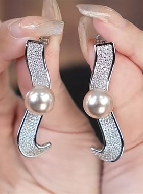 法式简约锆石珍珠项链秋冬2024新款吊坠毛衣链小众百搭颈链饰品女