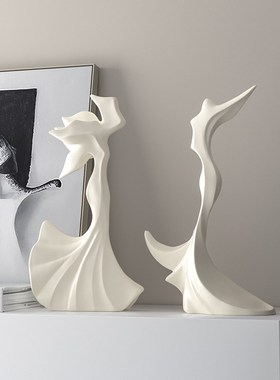 抽象舞蹈人物艺术摆件高级感w雕塑创意样板间客厅书房酒柜家居饰