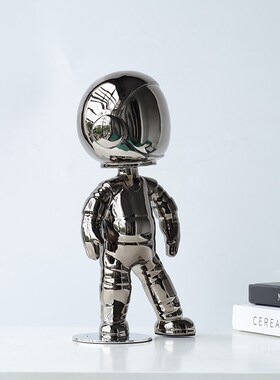 现代轻奢创意电镀宇航员人物摆件客厅样板间儿童房书房家居装饰品