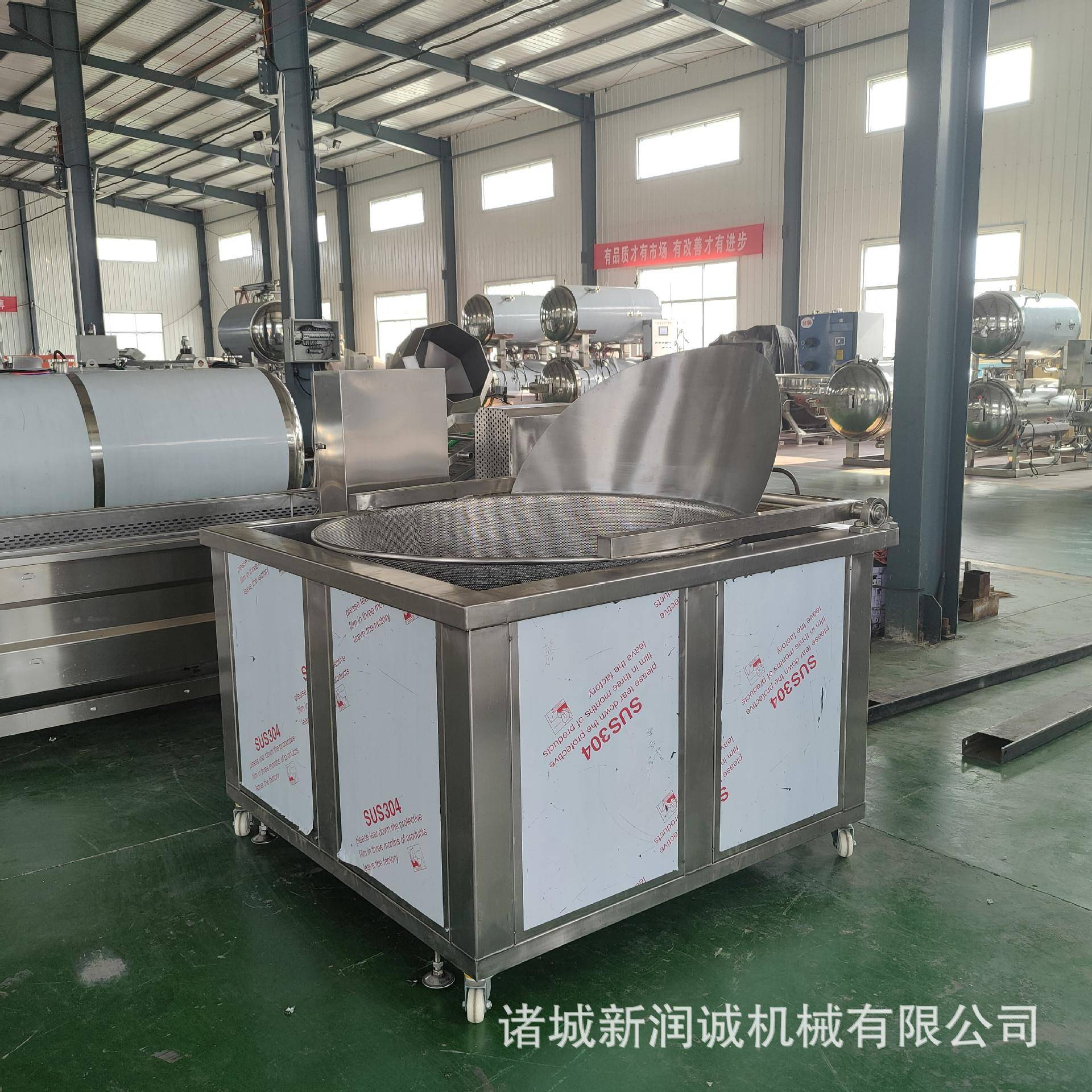 膨化食品油炸设备自动出料小银鱼油炸机器全自动花生麻花油炸机 - 图0