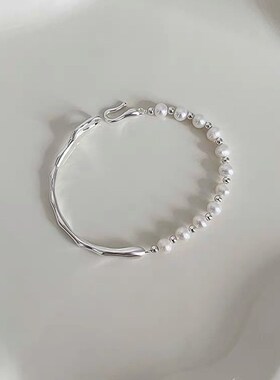 珍珠手链女款手镯轻奢小众设计感女生手串精致串珠冷淡风学生手环