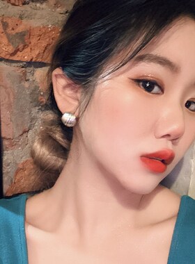 拉丝哑光弧形耳钉女2024年新款潮高级感轻奢耳环气质网红百搭耳饰