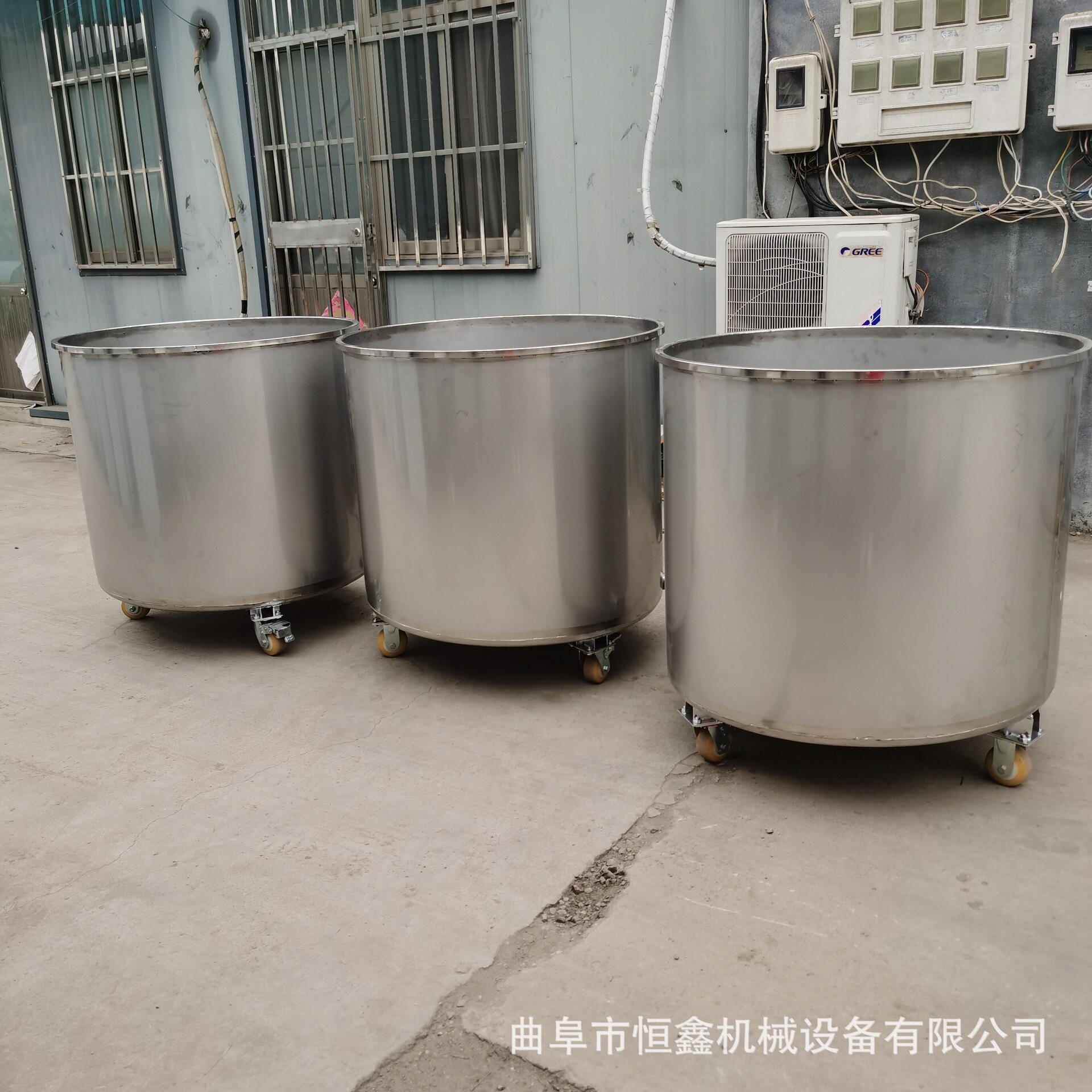 For sale household 1 cubic stainless steel storage tank 304 vertical sealed wine storage container winemaking equipment