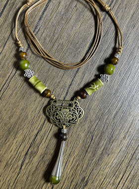 毛衣链秋冬高档大气高级轻奢精致百搭长款吊坠小众平安锁陶瓷项链