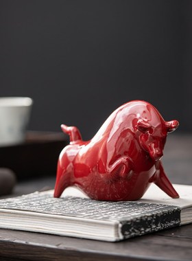 创意陶瓷招财红牛摆件家居客厅y办公室桌面装饰生肖牛礼品牛气冲