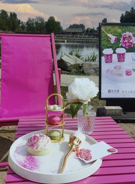 玫红色沙滩椅遮阳伞网红店铺摆件装饰打卡点布置粉色户外拍照道具