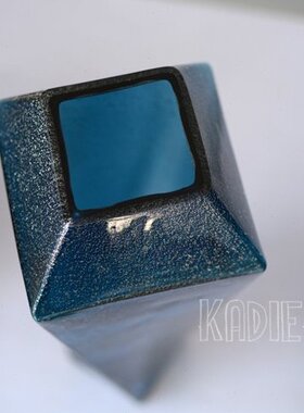 时尚礼品简美风格简约大气多面体深蓝色创意现代台面落地玻璃花瓶