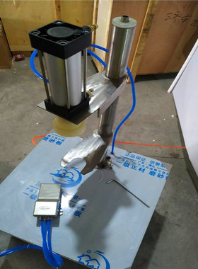 菏泽油壶纯气动打盖机沃发牌调味品压盖机香油色拉油桶封口机