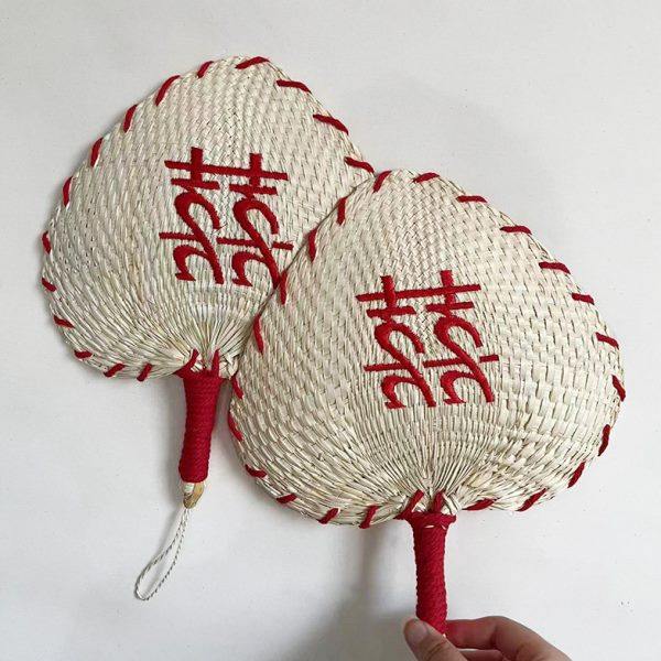 新娘晨袍拍照喜扇手摇扇芭蕉扇晨拍道具手拿蒲扇喜字绣字草编扇子,淘宝优惠券,粉丝福利购,淘宝优惠卷