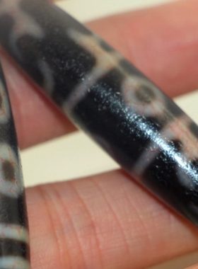 西藏特色包浆玉化玛瑙朱砂老天珠玉髓血丝天珠项坠吊坠子男女饰品