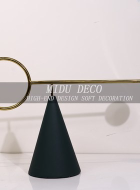 现代轻奢极简几何金属皮革工x艺品静态平衡艺术售楼处会所软装饰