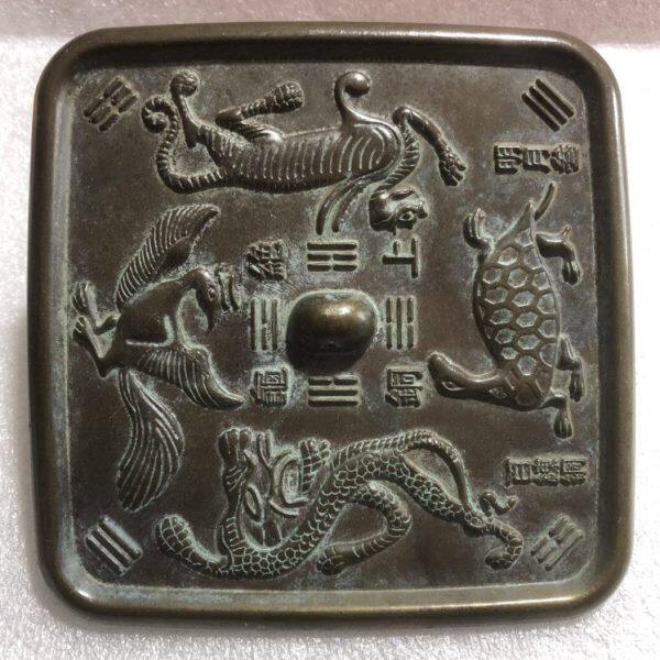 Antique miscellaneous items, antique ancient bronzes, pure copper Tang mirrors, bronze mirror ornaments with pictures of the four mythical beasts, antique bronze art miscellaneous items