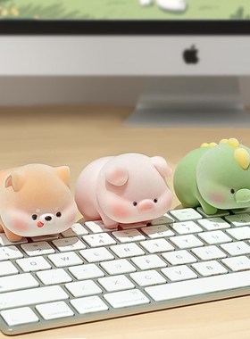 毛绒趴趴桌面摆件治愈情绪稳定神器办公室工位电脑显示屏幕小挂件