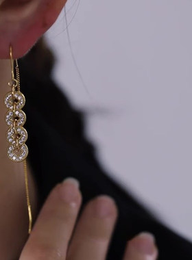 金缕财风！金色爆闪五帝钱耳线女