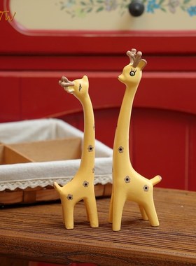 北欧原木风文e艺小长颈鹿客厅玄关电视柜家居软装饰品书架创意摆