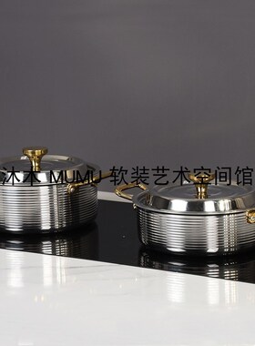 现代样板房间厨房饰品摆件橱柜砧板软装饰不锈钢锅具煎锅汤锅组合