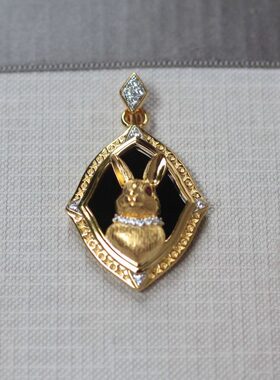 2023新款复古镀金重工白蝶贝母黑玛瑙兔子项链精工吊坠两色