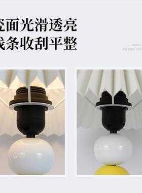 北欧创意木底座陶瓷灯体装饰台灯百褶纸灯罩家居书房床头现代台灯