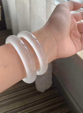 厂家新坑翡翠冰种手镯水沫玉白月光玉镯冰透石英岩玉手镯