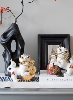 新中式招财白色小众麒麟中古手工陶瓷摆件玄关办公室高级艺术装饰