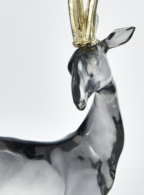 麋鹿透明树脂摆件招财轻奢艺术高档办公桌装饰品家居饰品客厅酒柜