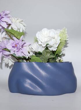 现代处北欧蓝皱树脂摆件白条JOH纹花器售楼样板黑褶间客厅书柜软