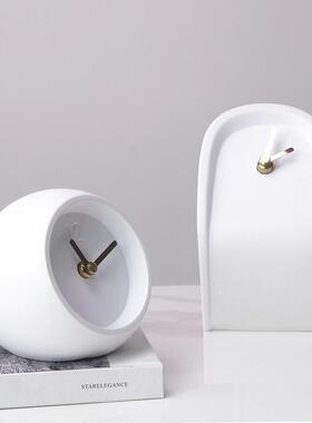 极简北间欧轻奢树装脂座台钟表UOQ摆件现意代创样板儿童书房时钟
