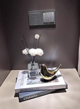 样板房茶几床头柜装饰品摆件高级感软装花艺杂志香薰轻奢现代家居