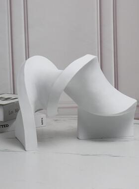 现代简约几扭何不规则曲楼白色丝带摆件扭绳意式创黑意样板间售部