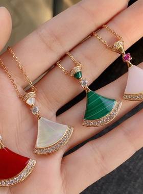 明星同款小扇子项链女18K玫瑰金天然白贝母玉髓扇形小裙子锁骨链