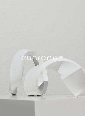 简约现代创家酒店居样板意房KSH间客厅玄关软装饰品几摆何形飘带