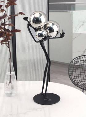 现轻奢黑色术抱球人金属艺摆件客厅样板电房0023视柜家居装代饰品