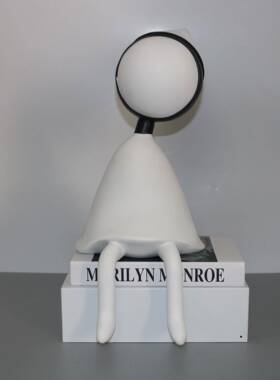 现居代简约GSN树脂纪念碑艾达乌鸦谷人摆件面家客厅桌样板间软装