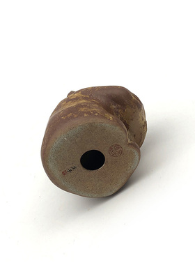 不仁斋薛继业陶瓷雕塑紫陶柴窑葫芦皮色献桃猴 文房摆件 茶宠