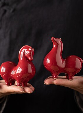 陶瓷红马小摆件家居客厅书房办公室桌面博古架装饰品茶玩可爱唐马