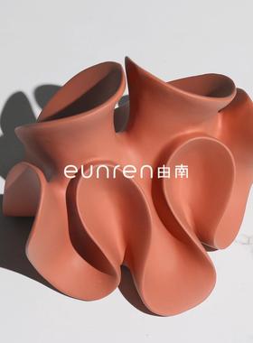 简约现代几何抽象创术意艺视软装饰GWQ样板房间家居玄关电柜品摆