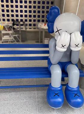 店商落地装饰场捂脸kaws摆件客厅大网红公麦太保仔理发酒店垒拍照