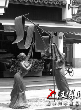 玻璃钢仿铜人物雕塑景观广场铸铜养蚕人物雕塑铜雕纺织文化定制做